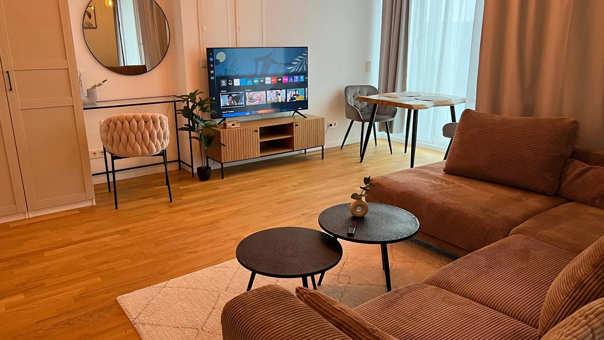 Queens Peak Apartment Colónia